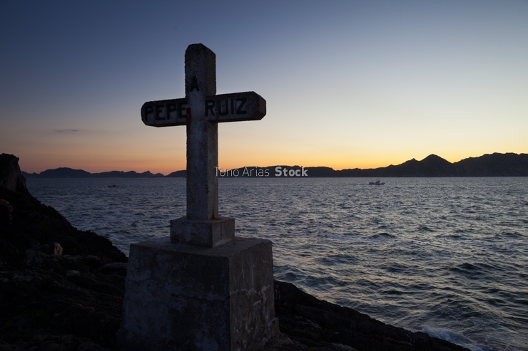 Cruz en Cabo Home, costa de Galicia, rías Baixas