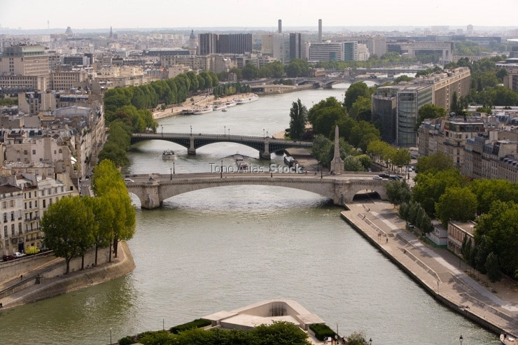 High angle view of bridges across a river, Pont de la Tournelle,