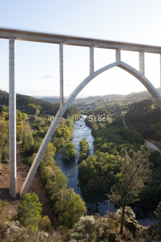 Ponte do Ave sobre o río Ulla, Galicia