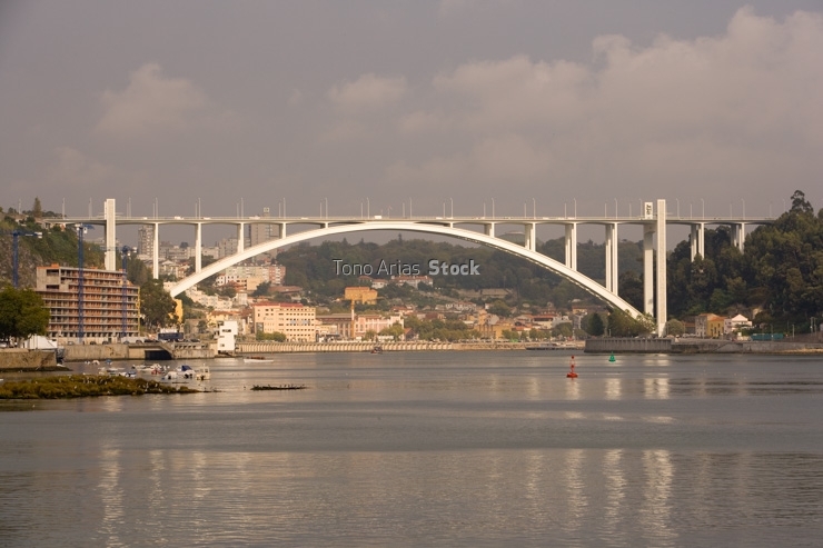 Puente de la Arrábida, Porto, Portugal