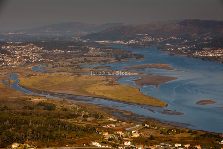 Río Miño, desembocadura no Atlántico, Galicia