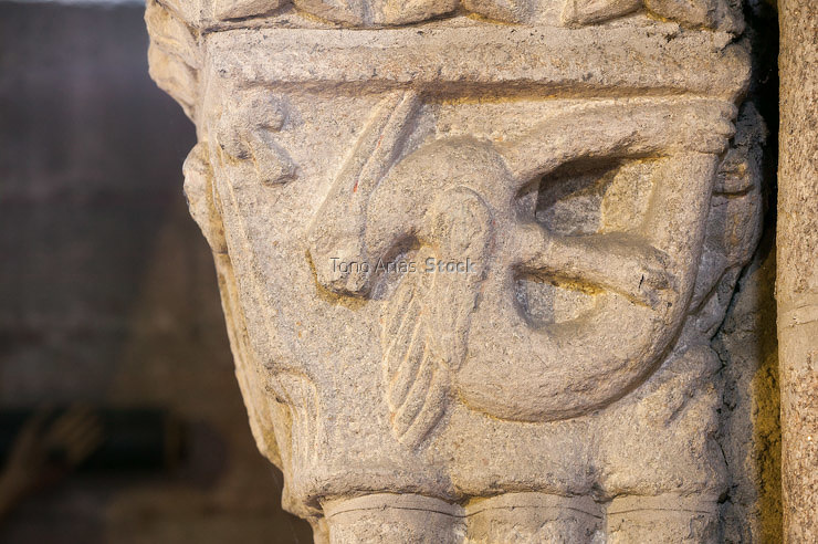 Capitel Santa María de Azougue