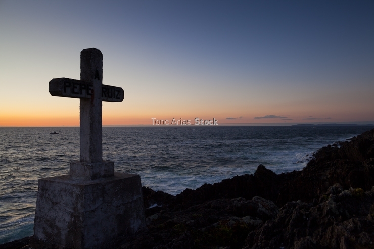Cruz en Cabo Home, costa de Galicia, rías Baixas