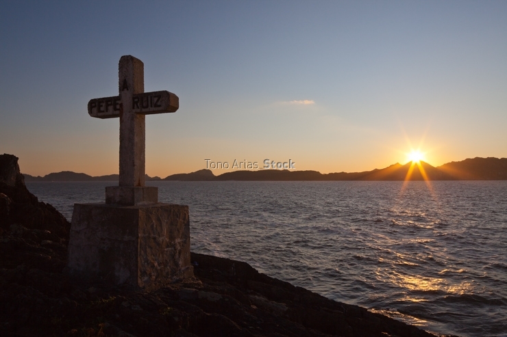 Cruz en Cabo Home, costa de Galicia, rías Baixas