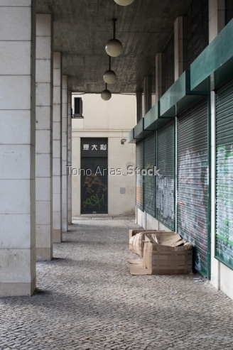 Espacios ocupados por gente que duerme en la calle, Lisboa, Port