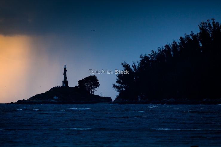Faro Illa de Tambo, ría de Pontevedra, Galicia
