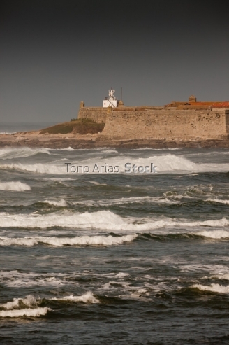 Faro Punta Insua, Portugal/España, desembocadura río Miño