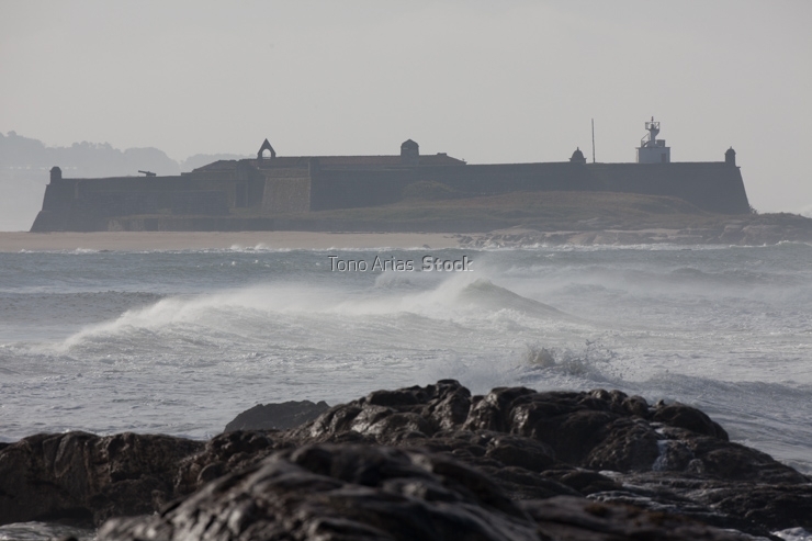 Faro Punta Insua, Portugal/España, desembocadura río Miño
