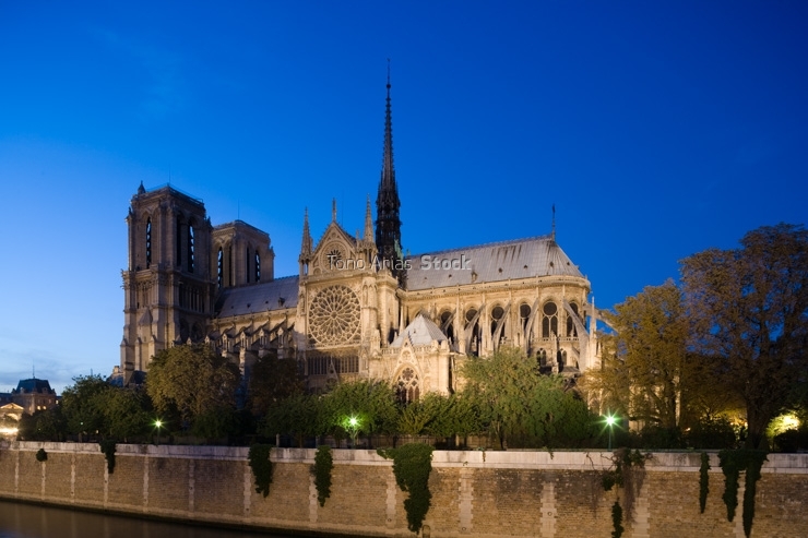 France, Paris, Ile de la Cite, Notre-Dame at night
