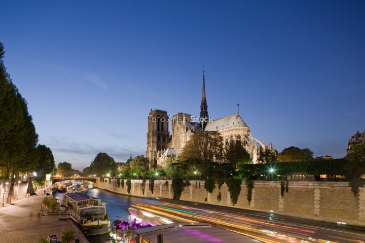 France, Paris, Ile de la Cite, Notre-Dame at night