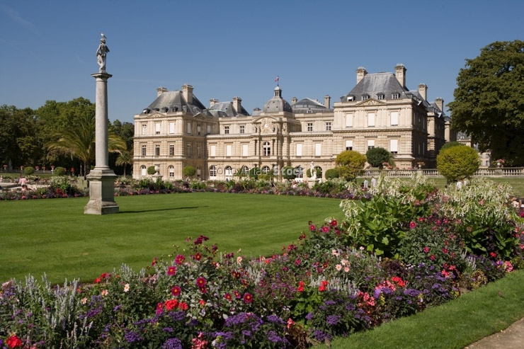 France, Paris, people relaxing in garden of Luxembourg Palace