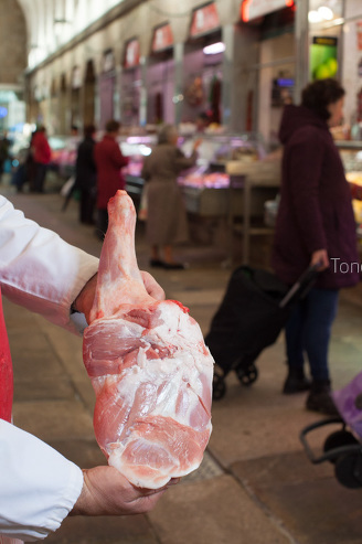 lacón, mercado de Santiago de Compostela, Galicia