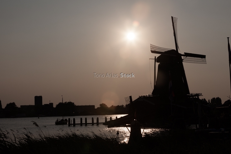Molinos de viento tradicionales en Zaanse schans,Holanda, paises