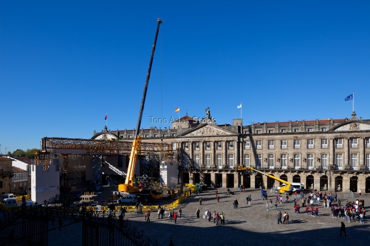 Montaxe escenario para visita do papa, Santiago de Compostela, G