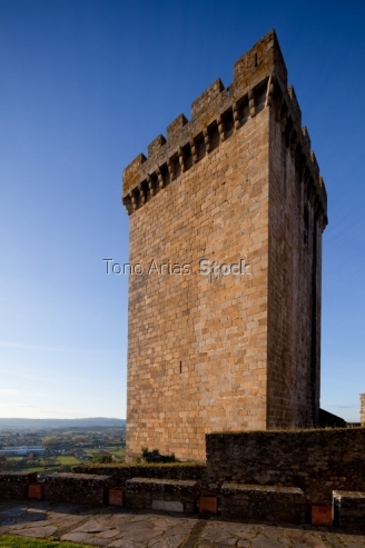 Mosteiro Benedictino de San Vicente do Pino, parador nacional, M