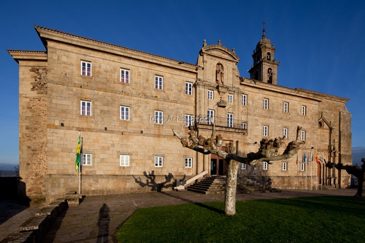 Mosteiro Benedictino de San Vicente do Pino, parador nacional, M