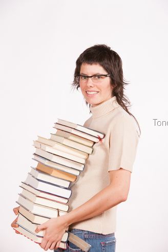 Mujer con libros