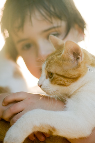 Nenas con gato
