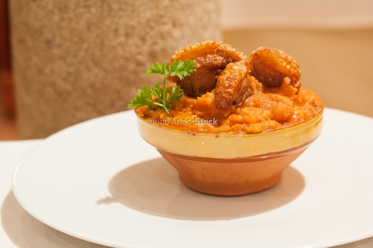 Patatas revolconas, gastronomía de Ávila, Castilla León,