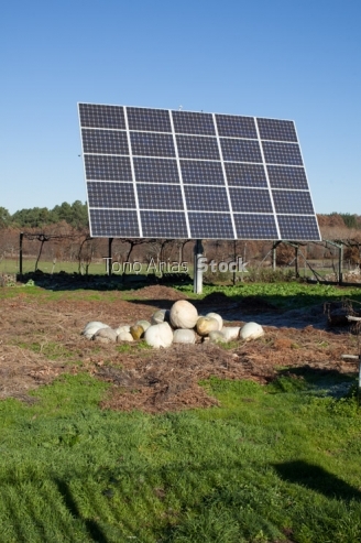 Placa solar en sober, ribeira sacra,provincia de Lugo, Galicia