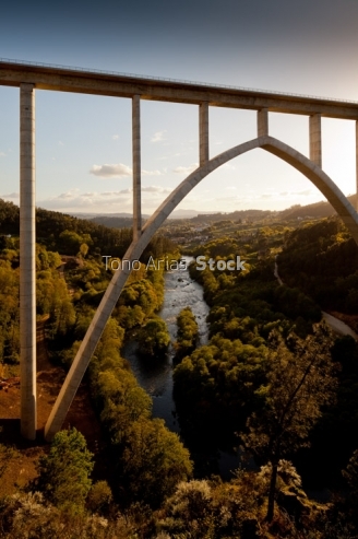 Ponte do Ave sobre o río Ulla, Galicia