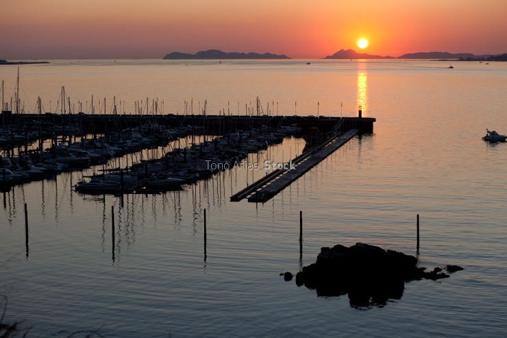 Posta de Sol sobre as Illas Cíes, ría de Vigo, Galicia