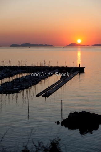 Posta de Sol sobre as Illas Cíes, ría de Vigo, Galicia
