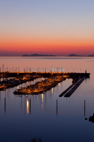 Posta de Sol sobre as Illas Cíes, ría de Vigo, Galicia
