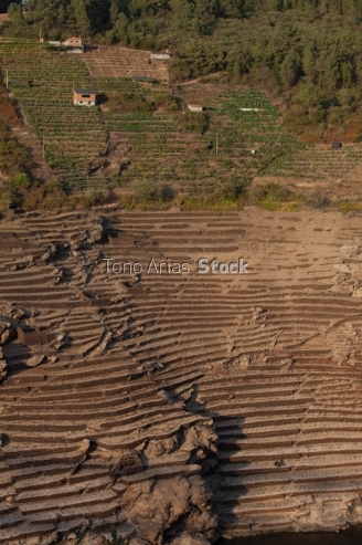 Ruinas, Embalse río Miño, zonas inundadas, embalse de Belesar,