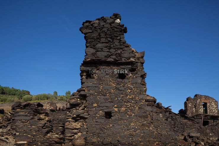 Ruinas, Embalse río Miño, zonas inundadas, embalse de Belesar,