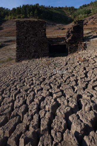 Ruinas, Embalse río Miño, zonas inundadas, embalse de Belesar,