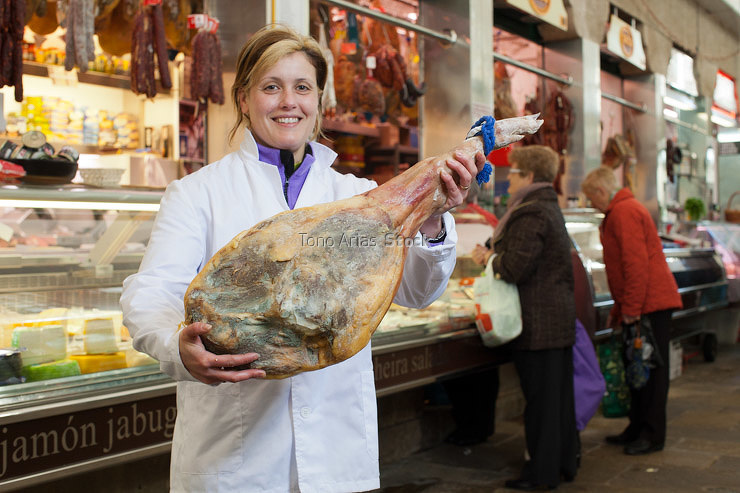 Xamón, mercado de Santiago de Compostela, Galicia