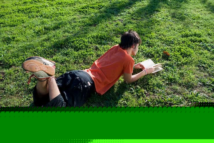 xoven lendo no parque